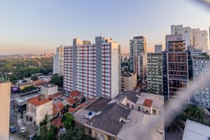 Image 16 - 877574