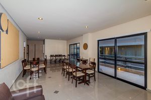 Image 30 - 877574