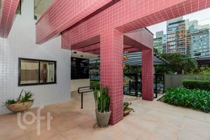 Image 45 - 877574