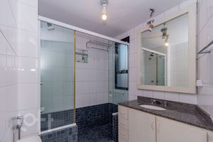 Image 17 - 877574