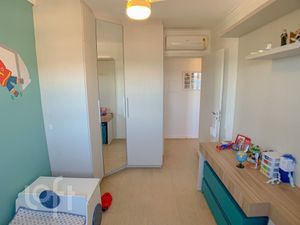 Image 9 - 877579