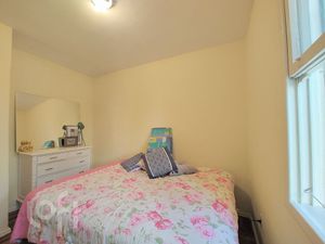 Image 8 - 877581