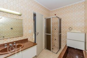 Image 14 - 877606