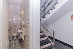 Image 22 - 877606