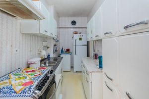 Image 16 - 877607