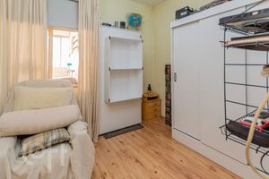 Image 9 - 877607