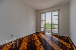 Image 30 - 877609