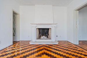 Image 19 - 877609