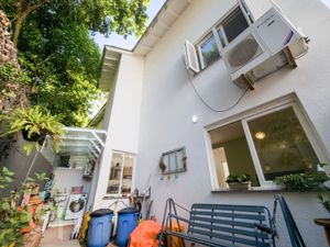 Image 8 - 877612