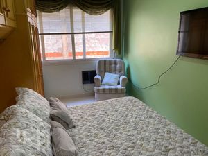 Image 18 - 877618