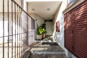 Image 18 - 877623