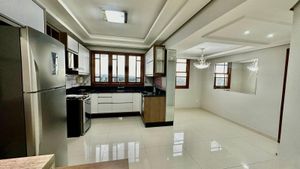 Image 13 - 877629