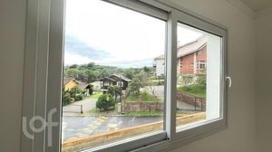Image 12 - 877632