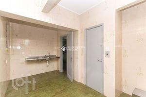 Image 10 - 877633