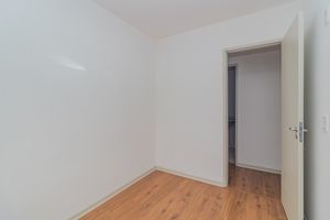 Image 7 - 877646