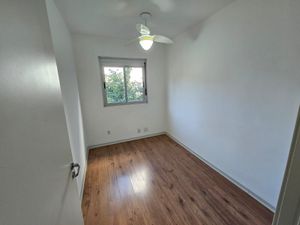 Image 8 - 877646