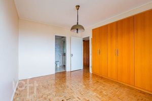 Image 11 - 877651