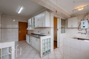 Image 16 - 877651