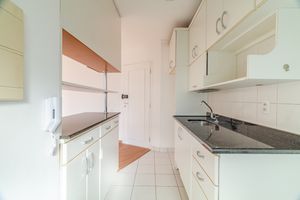 Image 11 - 877654