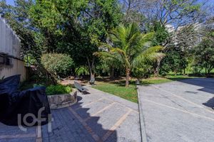 Image 23 - 877661