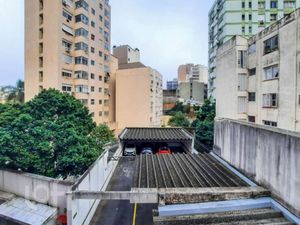 Image 21 - 877677