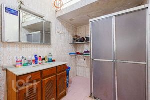 Image 8 - 877681