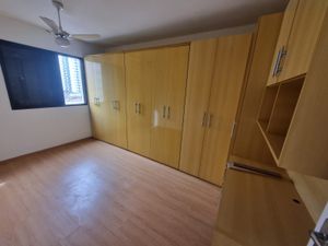 Image 15 - 877682