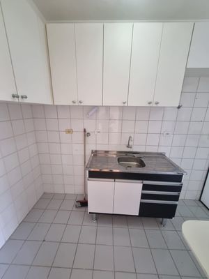 Image 1 - 877682