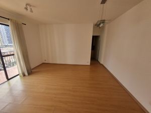 Image 4 - 877682