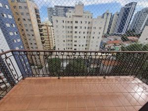 Image 10 - 877682