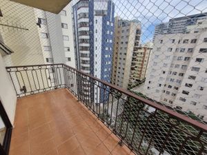 Image 8 - 877682