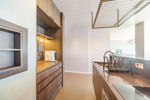 Image 12 - 877684
