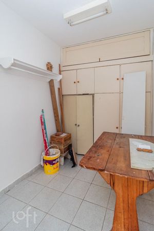 Image 33 - 877685