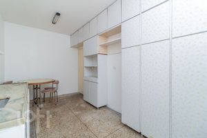 Image 30 - 877685