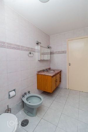 Image 15 - 877685