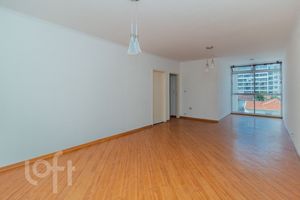 Image 43 - 877685
