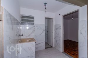 Image 15 - 877687