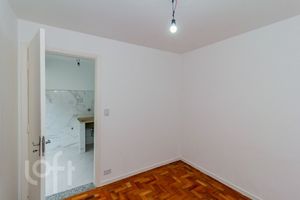 Image 17 - 877687