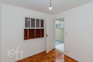 Image 18 - 877687