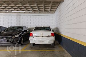 Image 34 - 877690