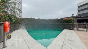 Image 29 - 877690