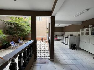 Image 21 - 877694