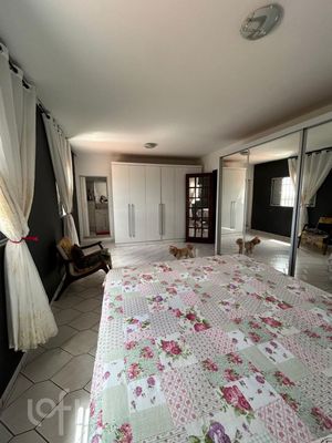 Image 10 - 877694