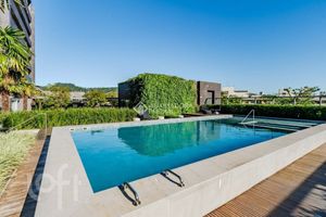 Image 9 - 877703