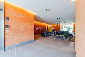 Image 11 - 877703