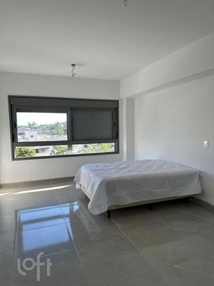 Image 21 - 877703