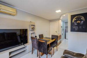 Image 16 - 877715