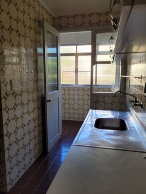 Image 22 - 877717