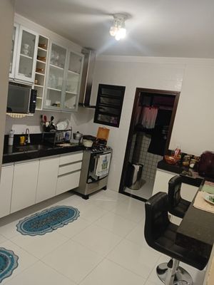 Image 10 - 877724