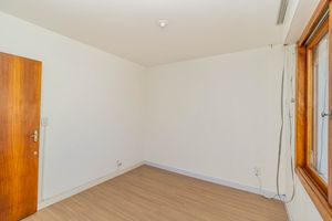 Image 11 - 877726